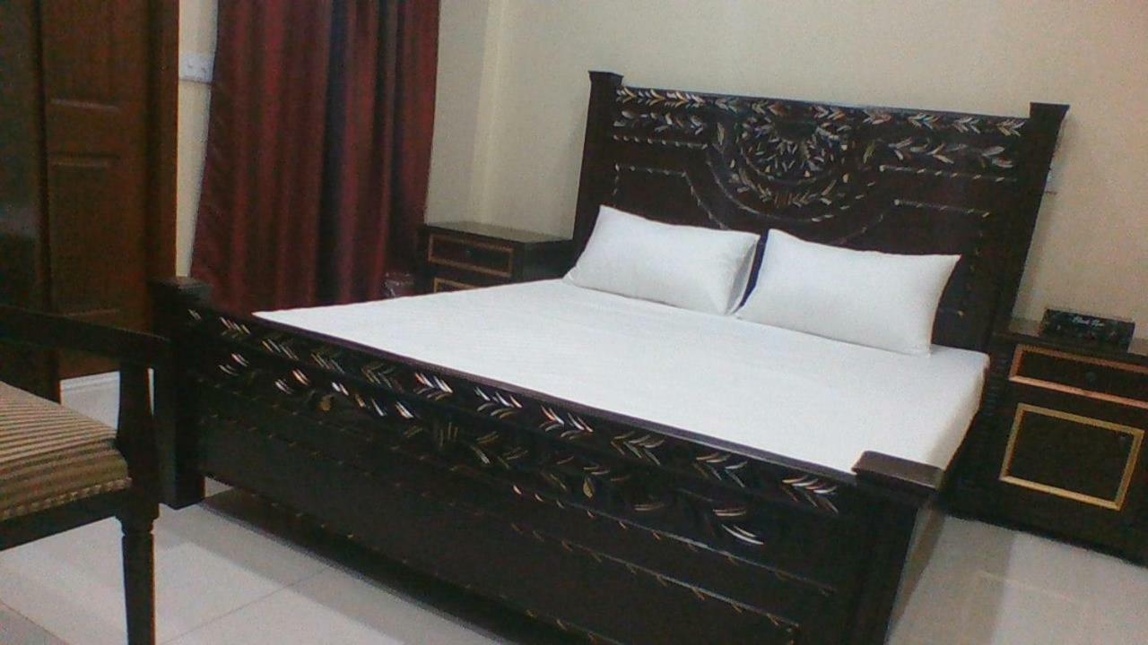Red Roof Hotel Sahiwal Экстерьер фото