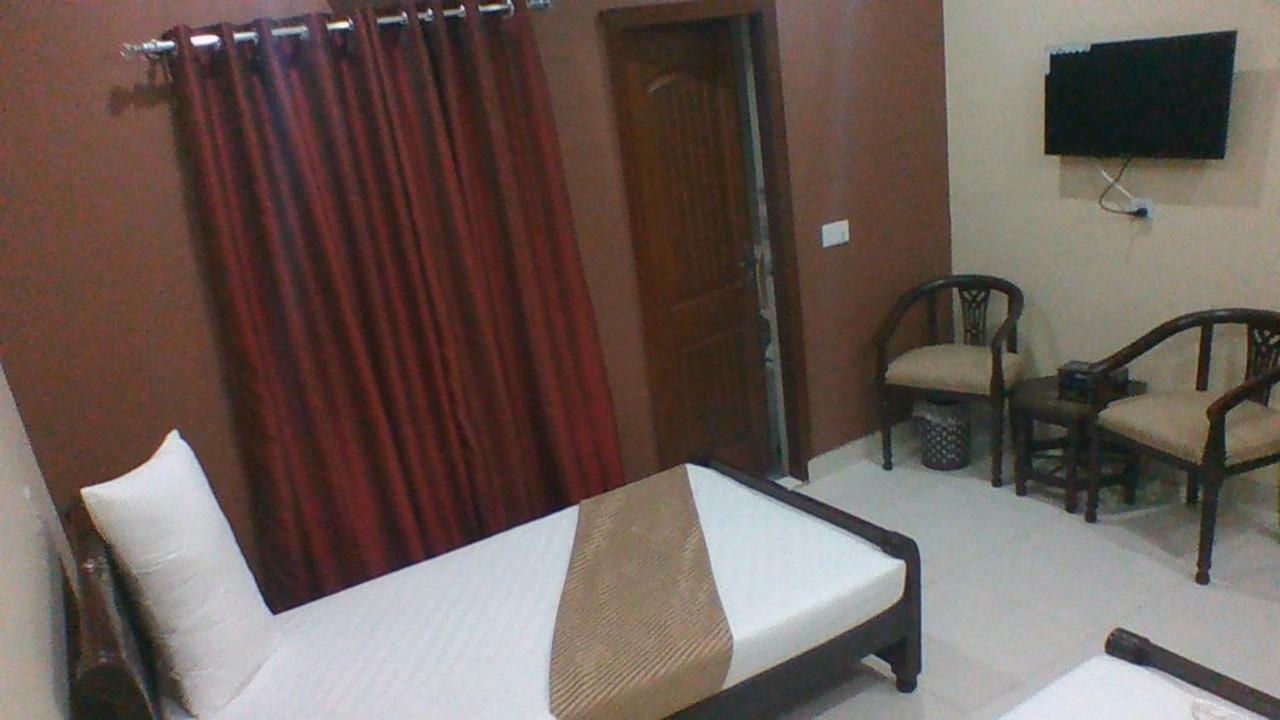 Red Roof Hotel Sahiwal Экстерьер фото