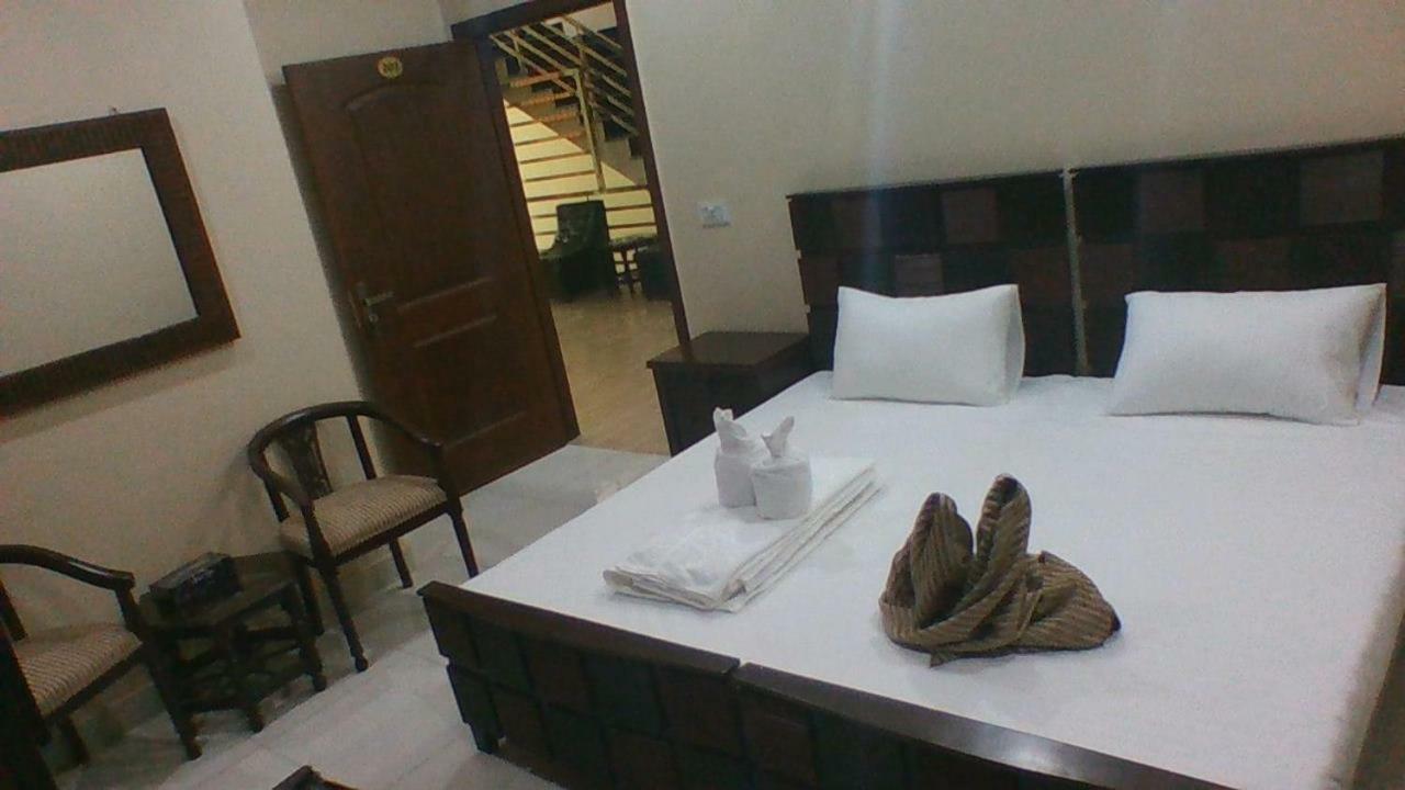 Red Roof Hotel Sahiwal Экстерьер фото